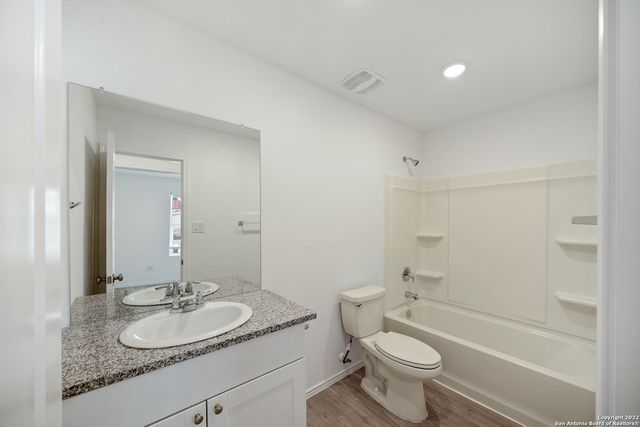 5510 Basil Chase, St Hedwig, TX 78152