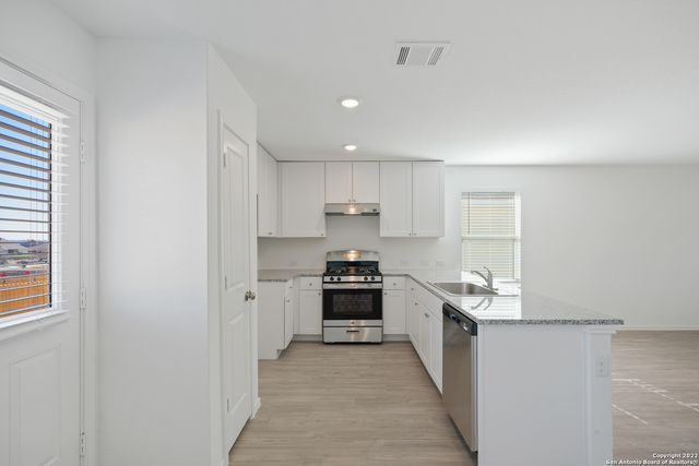 5510 Basil Chase, St Hedwig, TX 78152