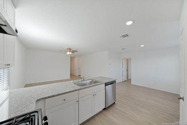 5510 Basil Chase, St Hedwig, TX 78152