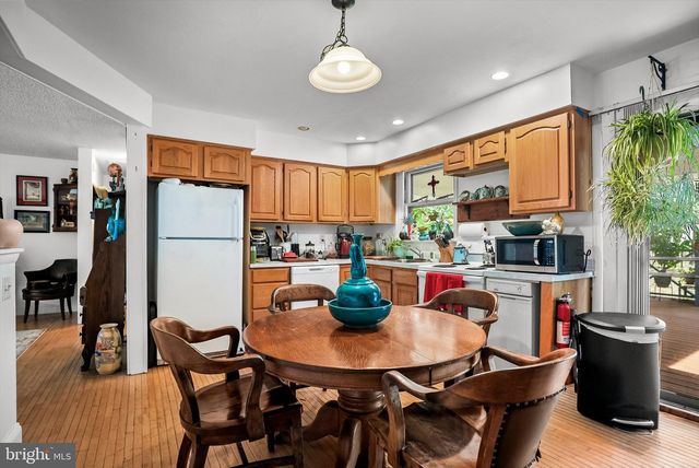343 HARTFORD RD, Mount Laurel, NJ 08054