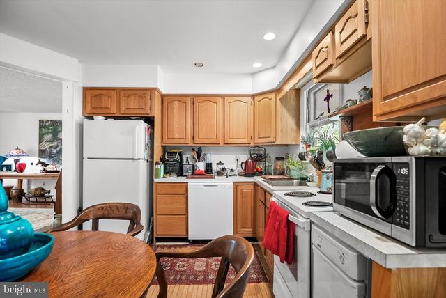 343 HARTFORD RD, Mount Laurel, NJ 08054