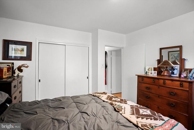 343 HARTFORD RD, Mount Laurel, NJ 08054