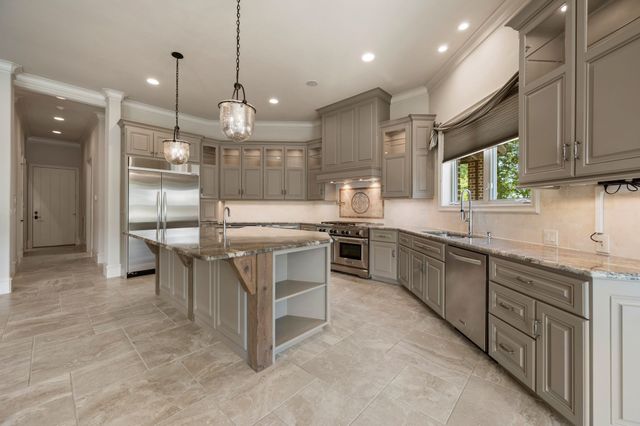 5581 Nancy Circle, Chandler, TX 75758