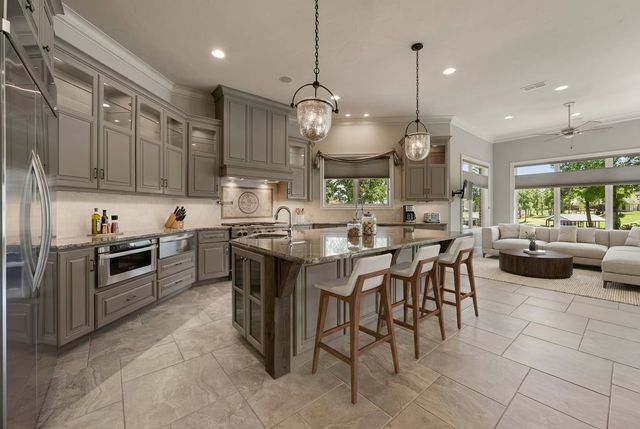 5581 Nancy Circle, Chandler, TX 75758