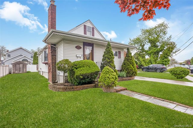 219 Oakview Avenue, Oceanside, NY 11572