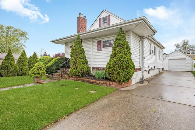 219 Oakview Avenue, Oceanside, NY 11572