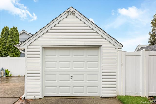 219 Oakview Avenue, Oceanside, NY 11572