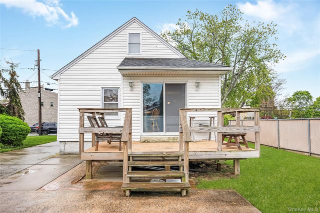 219 Oakview Avenue, Oceanside, NY 11572