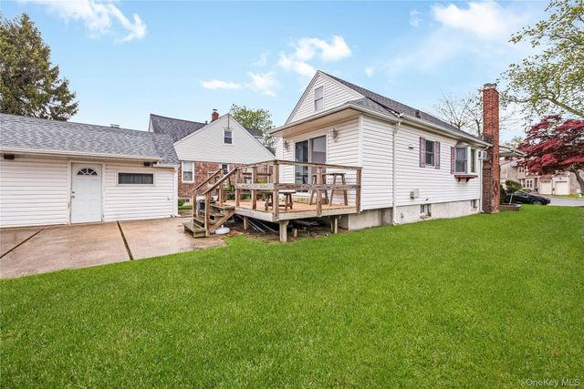 219 Oakview Avenue, Oceanside, NY 11572