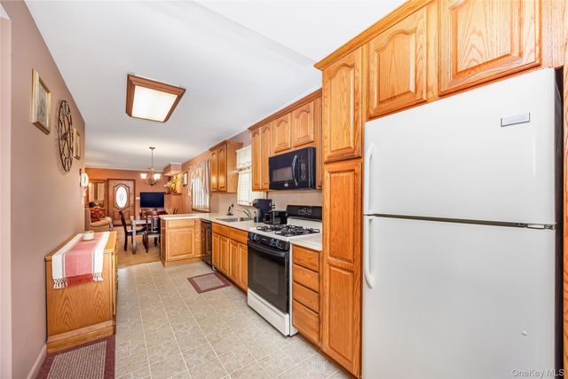 219 Oakview Avenue, Oceanside, NY 11572