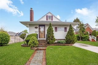 219 Oakview Avenue, Oceanside, NY 11572