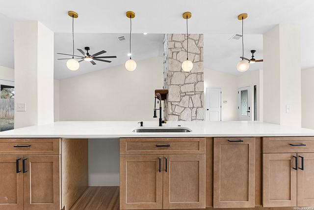 16923 Hidden Timber Wood, San Antonio, TX 78248