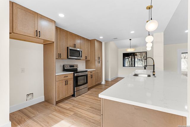 16923 Hidden Timber Wood, San Antonio, TX 78248