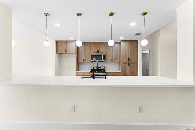 16923 Hidden Timber Wood, San Antonio, TX 78248