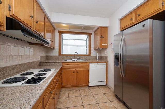 3621 Vista Campana S 11, Oceanside, CA 92057