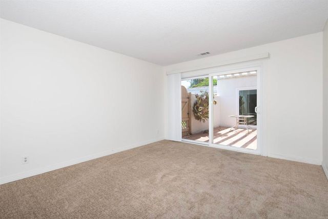 3621 Vista Campana S 11, Oceanside, CA 92057