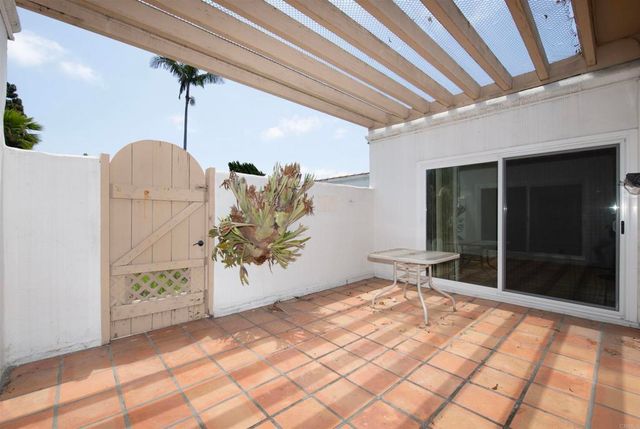 3621 Vista Campana S 11, Oceanside, CA 92057
