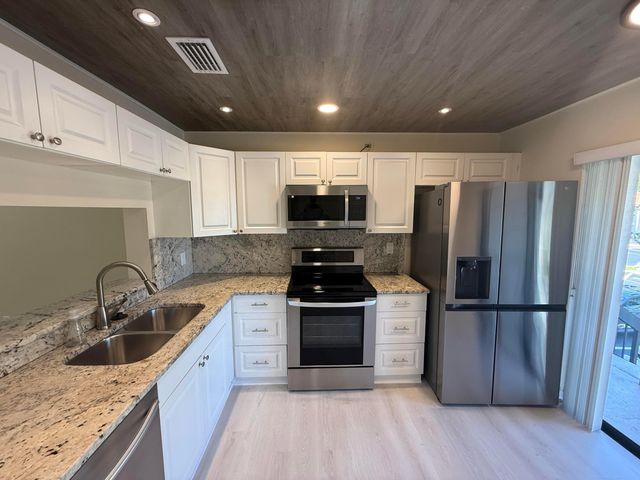 5150 E Club Circle 202, Boca Raton, FL 33487