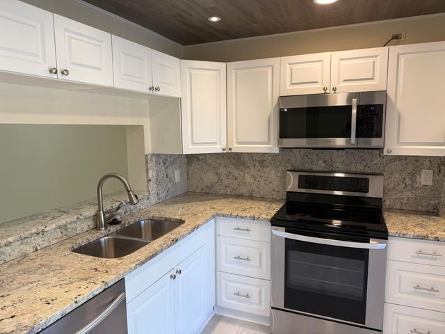 5150 E Club Circle 202, Boca Raton, FL 33487