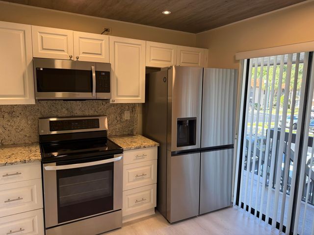 5150 E Club Circle 202, Boca Raton, FL 33487