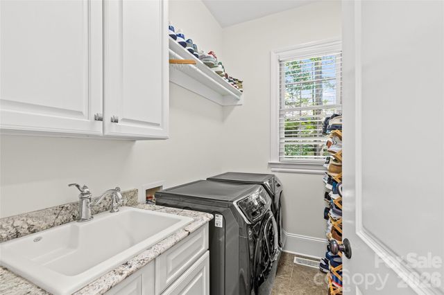 3030 Ashford Glen Drive, Matthews, NC 28104