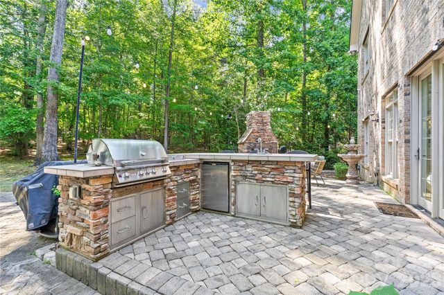 3030 Ashford Glen Drive, Matthews, NC 28104