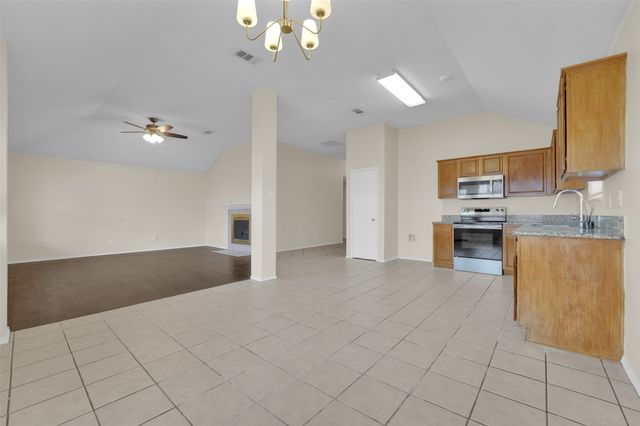 321 Dakota Drive, Arlington, TX 76002