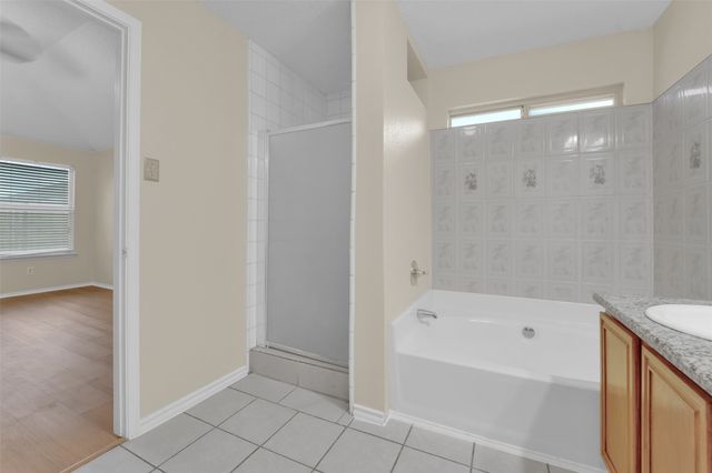 321 Dakota Drive, Arlington, TX 76002