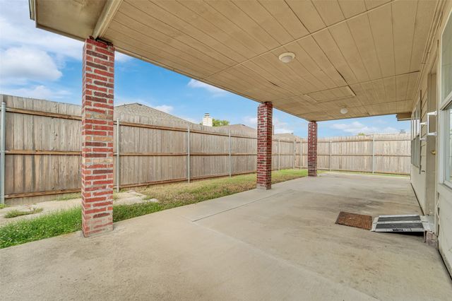 321 Dakota Drive, Arlington, TX 76002