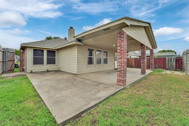 321 Dakota Drive, Arlington, TX 76002