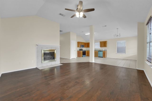 321 Dakota Drive, Arlington, TX 76002