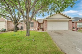 321 Dakota Drive, Arlington, TX 76002