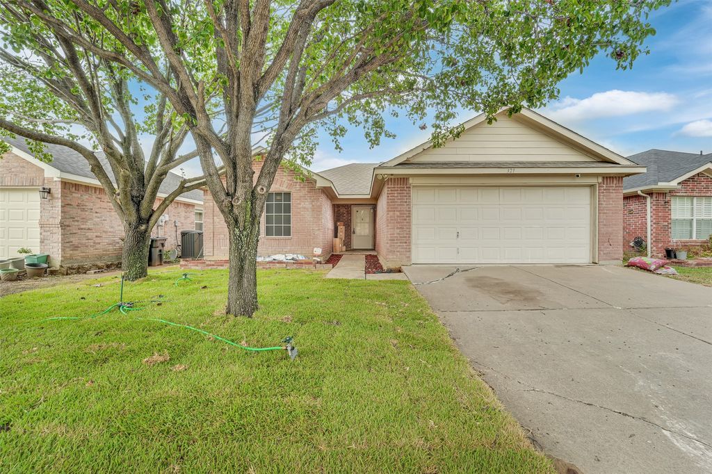 321 Dakota Drive, Arlington, TX 76002