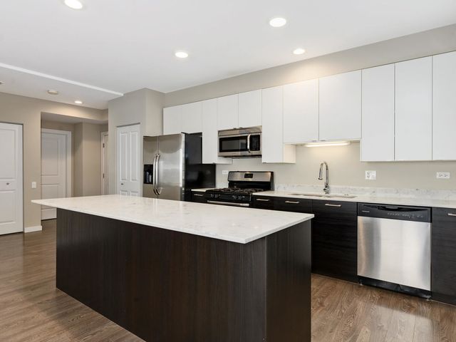 3900 W Cortland Street 1E, Chicago, IL 60647