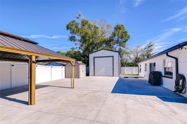 5127 LINKWOOD AVENUE, Tampa, FL 33625