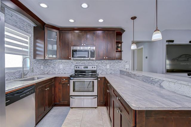 5127 LINKWOOD AVENUE, Tampa, FL 33625