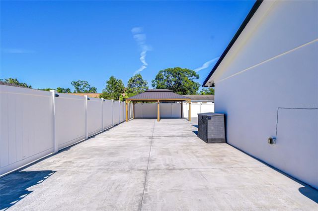 5127 LINKWOOD AVENUE, Tampa, FL 33625