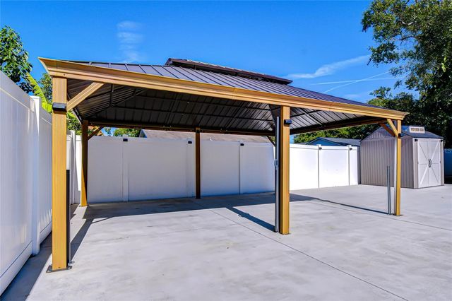 5127 LINKWOOD AVENUE, Tampa, FL 33625