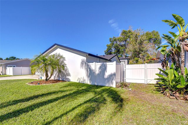 5127 LINKWOOD AVENUE, Tampa, FL 33625