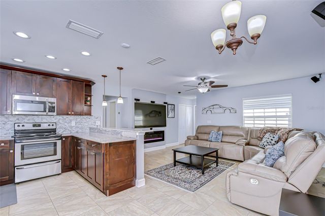 5127 LINKWOOD AVENUE, Tampa, FL 33625