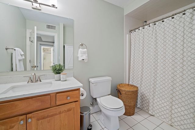 4 Forge Pond C, Canton, MA 02021