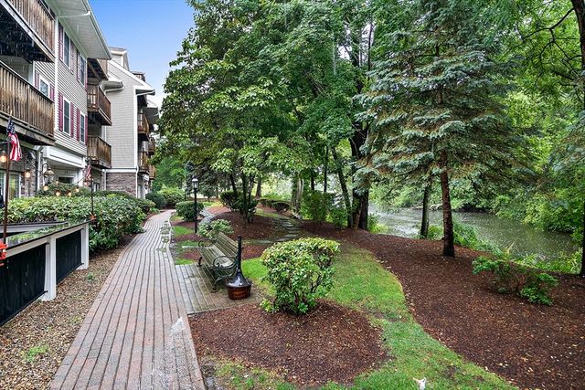 4 Forge Pond C, Canton, MA 02021