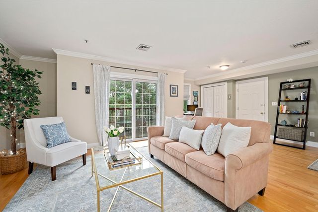 4 Forge Pond C, Canton, MA 02021