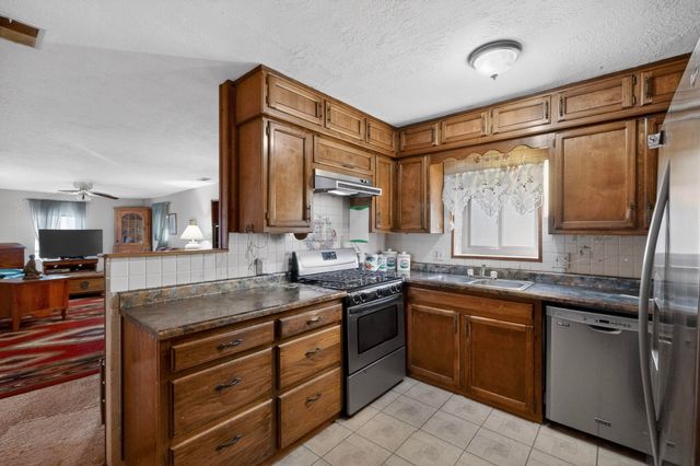 76 Canoncito Road, Cedar Crest, NM 87008