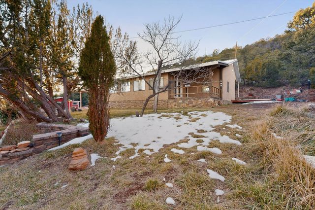 76 Canoncito Road, Cedar Crest, NM 87008