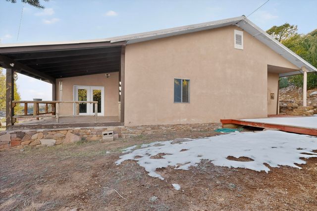 76 Canoncito Road, Cedar Crest, NM 87008