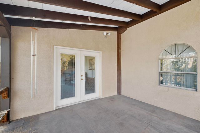 76 Canoncito Road, Cedar Crest, NM 87008