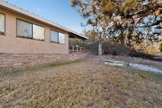 76 Canoncito Road, Cedar Crest, NM 87008