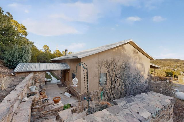 76 Canoncito Road, Cedar Crest, NM 87008