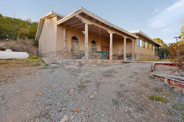 76 Canoncito Road, Cedar Crest, NM 87008